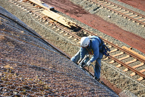 Steinschlagschutzzaun - ROCKFALL &ndash; STEELGRID&reg; HIGH STRENGTH MESH - Maccaferri