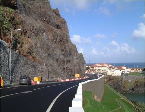 Steinschlagschutzzaun - ROCKFALL &ndash; HEA PANELS &amp; RING NETS - Maccaferri