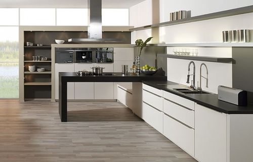 Moderne Küche - CALAS - Brigitte Küchen - H. Frickemeier Möbelwerk GmbH - Holz / mit Griffen / lackiert