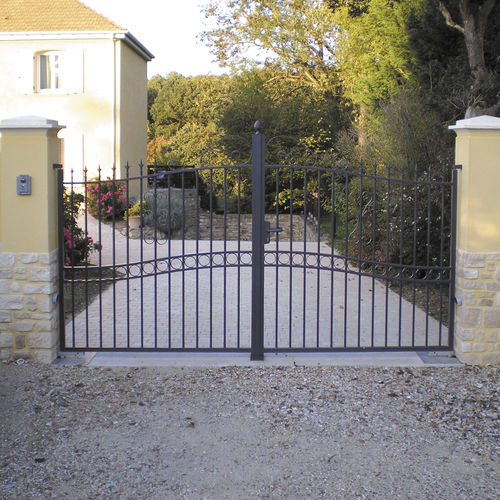 Einflügeliges Tor - HUELGOAT - Kostum - Schiebe / Aluminium / mit Stangen
