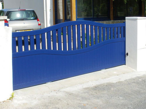 Einflügeliges Tor - TROGERI - Kostum - Schiebe / Aluminium / Lamellen