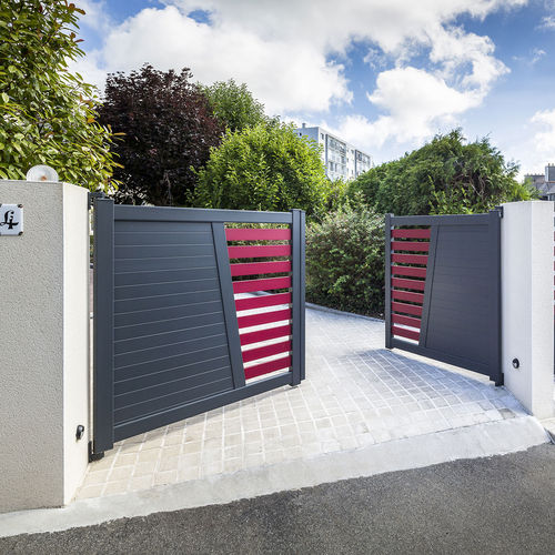 Einflügeliges Tor - KESTENN - Kostum - Schiebe / Aluminium / Lamellen