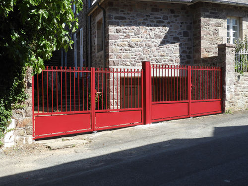 Einflügeliges Tor - MONCONTOUR - Kostum - Schiebe / Aluminium / mit Stangen