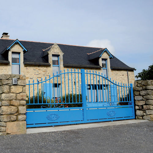 Einflügeliges Tor - JOSSELIN - Kostum - Schiebe / Aluminium / mit Stangen
