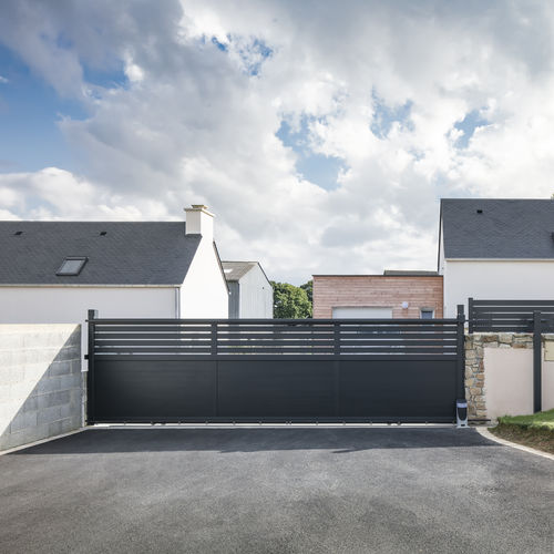 Einflügeliges Tor - DIAOULED - Kostum - Schiebe / Aluminium / Lamellen