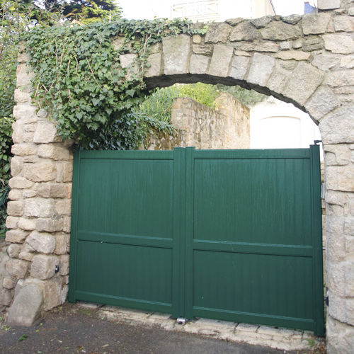 Einflügeliges Tor - MENEZ - Kostum - Schiebe / Aluminium / Lamellen