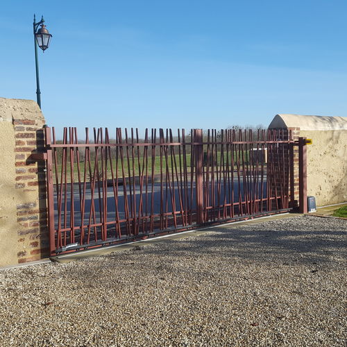 Einflügeliges Tor - DUNE - Kostum - Schiebe / Aluminium / mit Stangen