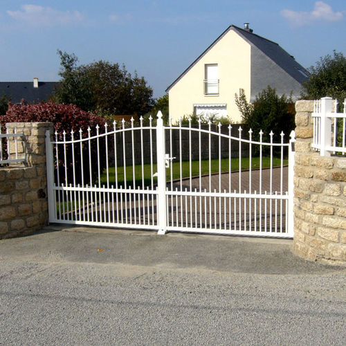 Einflügeliges Tor - PLOMELIN - Kostum - Schiebe / Aluminium / mit Stangen
