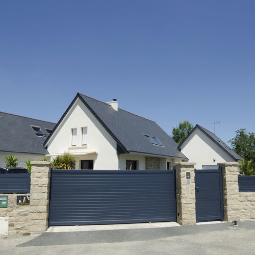 Einflügeliges Tor - STELLA - Kostum - Schiebe / Aluminium / Lamellen