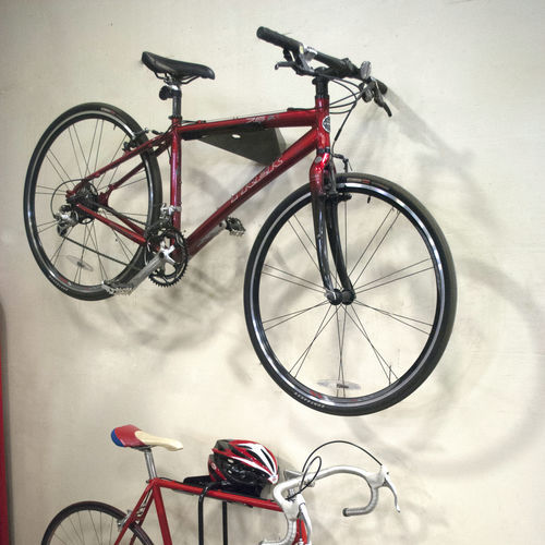 Wandmontierter Fahrradständer - EXHIBITOR  - Madrax/Thomas Steele - für öffentliche Bereiche / pulverbeschichteter Stahl / für professionellen Einsatz