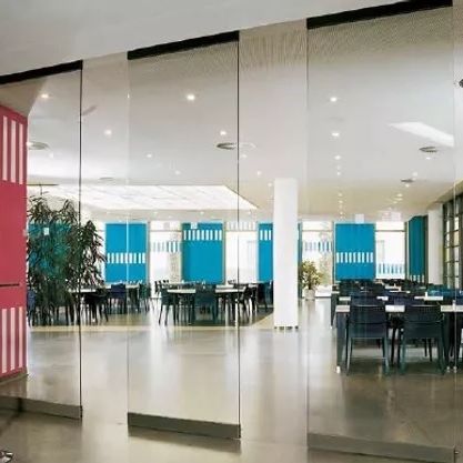 Schiebe-Stapel-Trennwand - Opal - Apton Partitioning Limited - mit Glasfront / Aluminium / für professionellen Einsatz