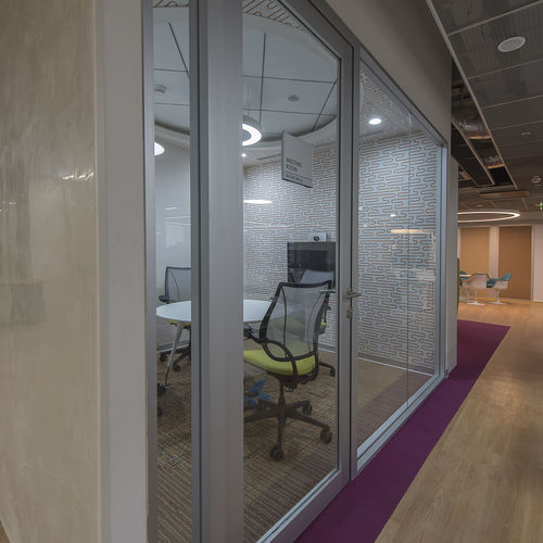 Tür für Innenbereich - Stile - Apton Partitioning Limited - Aluminium / einflügelig / Schiebe