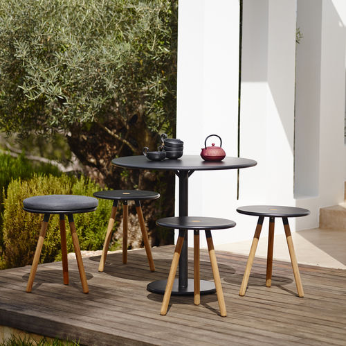 Moderner Hocker - AREA : 11009 - Cane-line A/S - Teakholz / Aluminium / mit 3 Beinen