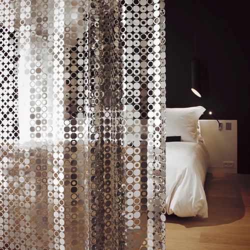 Faltenvorhang - BUBBLE - LE LABO DESIGN - mit geometrischen Motiven / Aluminium / Edelstahl