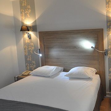 Doppelbett - MATEA - POITOUX - modern / Kopfteil / mit integrierter Beleuchtung