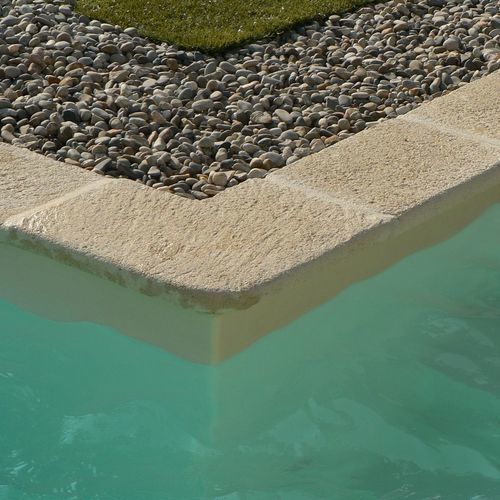Stein-Poolumrandung - BEAUCAIRE - ROUVIERE - für Eckeinbau / gebogen