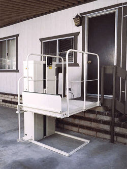 Hebeplattform für Personen mit eingeschränkter Mobilität - WHEELCHAIR - Handi-Ramp - für Gebäude / zur beruflichen Nutzung / für den Innenraum
