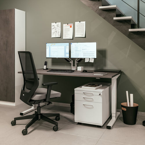 Bodenstehender Schreibtisch - EASY - ASSMANN BÜROMÖBEL GMBH & CO. KG - modern / Holz / gerade
