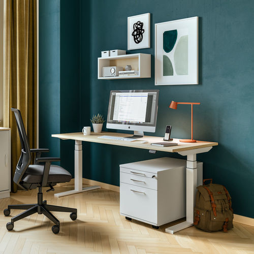 Bodenstehender Schreibtisch - ASSMANN BÜROMÖBEL GMBH & CO. KG - individuell / modern / Holz