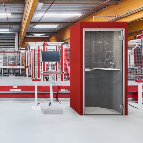 Einzelarbeitsplatz für 1 Person - SYNEO SOFT | PHONE - ASSMANN BÜROMÖBEL GMBH & CO. KG - mit Glastür / Holz / Stoff