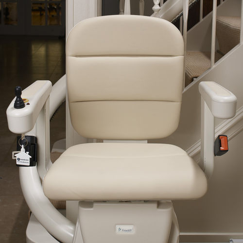Treppenlift für den Innenraum - REMBRANDT - Handicare Stairlifts BV - motorisiert / drehbar
