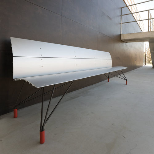 Moderne Bank - Filo - Bsinergy - Stahl / Aluminium / mit Rückenlehne