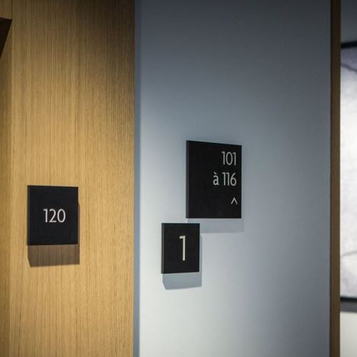 Schild für Tür - CARBON - APIR SRL - zur Orientierung / wandmontiert / Metall