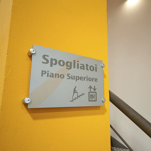 Schild zur Orientierung - S-ALUBOND - STUDIO T - wandmontiert / Wand / Aluminium