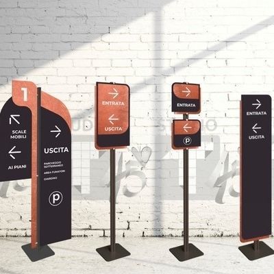 Stele zur Beschilderung - CORTEN - STUDIO T - für öffentliche Bereiche / für öffentliche Einrichtungen / für Ausstellungen