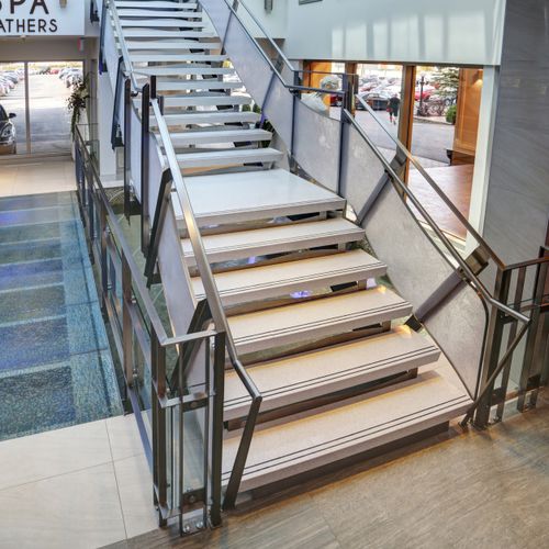 Gerade Treppe - PARADISE 2200-2 - BATTIG DESIGN - Betonstufen / mit Edelstahlstruktur / für Geschäftsgebäude