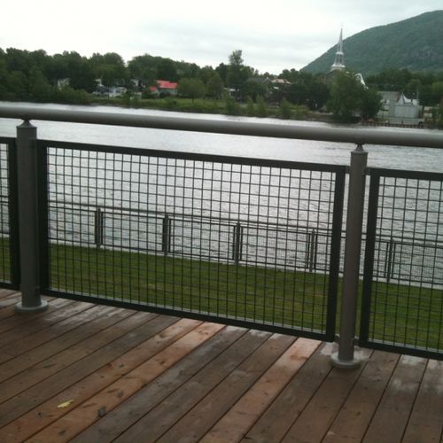 Aluminium-Geländer - QUADRATO TOWN 5370 - BATTIG DESIGN - Maschendraht / für Außenbereich / für Treppen