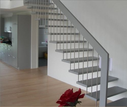 Gerade Treppe - KELLER TREPPENBAU AG - Holzstufen / mit Metallstruktur / modern
