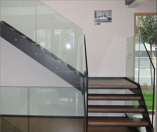 Viertelgewendelte Treppe - KELLER TREPPENBAU AG - Holzstufen / mit Metallstruktur / modern
