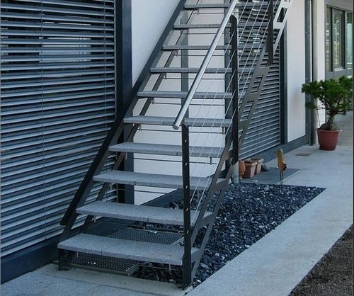 Gerade Treppe - KELLER TREPPENBAU AG - Steinstufen / mit Metallstruktur / für Außenbereich
