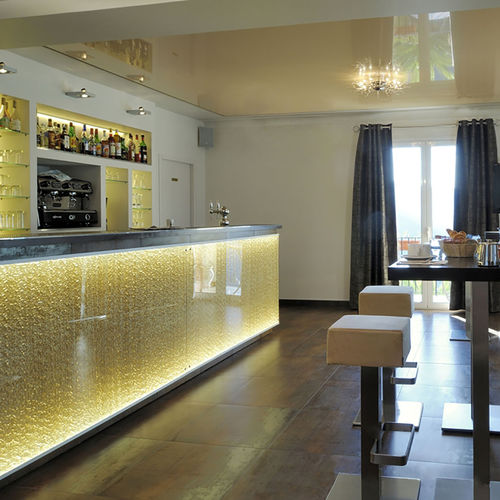 Dekorplatte für Innenausbau - HÔTEL DES ROCHES - DACRYL® - hintergrundbeleuchtet / Harz / synthetisches Glas