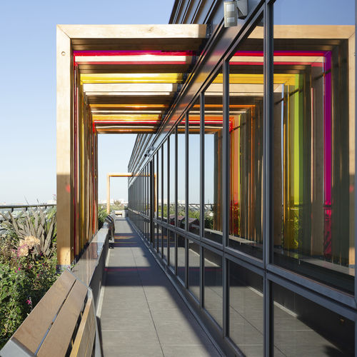 Selbsttragende Pergola - COULEUR - DACRYL® - Acryl / mit Sonnenschutzlamellen / maßgefertigt