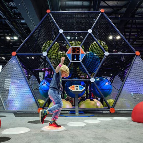 Interaktiver Trimm-Dich-Pfad - JUNIOR CHALLENGE  - Soft Play LLC - Stahl / Schrittschaltung / für den Innenraum
