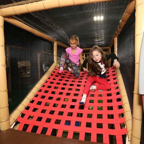 Klettergerüst für den Innenraum - PYRAMID RUN   - Soft Play LLC