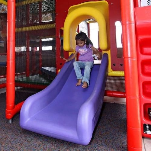 Gerade Rutsche - OPEN BED  - Soft Play LLC - für öffentliche Einrichtungen / für öffentliche Anlagen