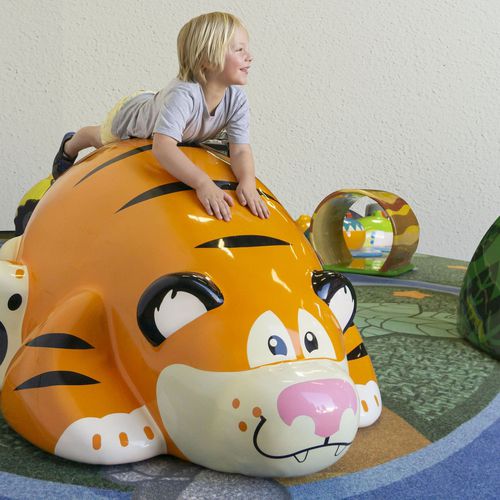 Schaumstoffskulptur - BENNY THE TIGER  - Soft Play LLC - freistehend / für Spielplätze / orange