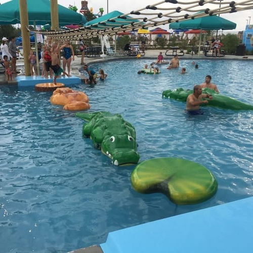 Schwimmende Skulptur - Soft Play LLC - für Außenbereich / für Aquapark / grün