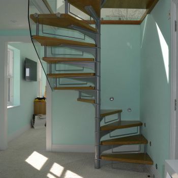 Wendeltreppe - SCANDINIAVIAN SQUARIALS - British Spirals & Castings - Holzstufen / mit Metallstruktur / traditionell