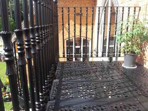 Balkon mit Stangen - VICTORIAN WITH VICTORIAN BALUSTERS - British Spirals & Castings - Aluminium