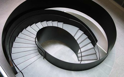 Spindeltreppe - OGIER - Canal Engineering - rundgewendelt / Steinstufen / mit Stahlstruktur