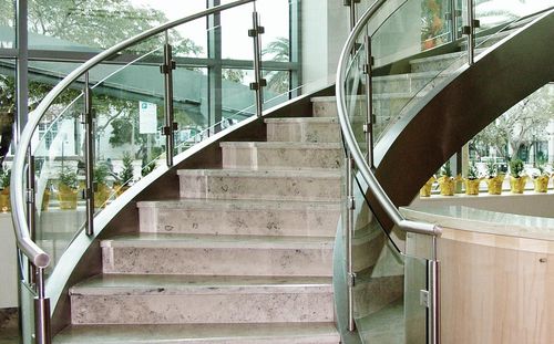 Spindeltreppe - ARGUS - Canal Engineering - Steinstufen / mit Metallstruktur / modern