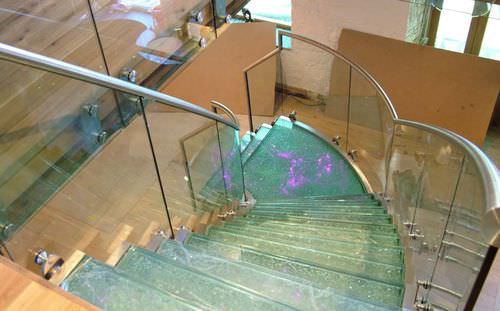Spindeltreppe - FLINT MILL - Canal Engineering - Glasstufen / mit Edelstahlstruktur / modern