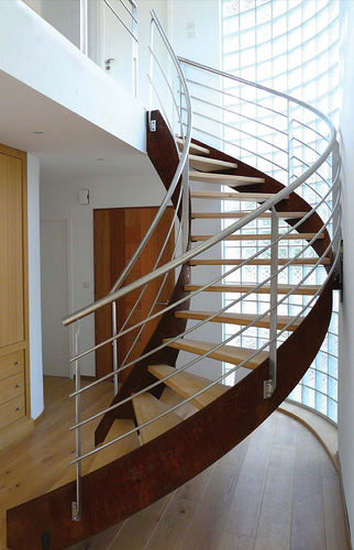 Gerade Treppe - KOLATERAL - KOZAC - halbgewendelt / rundgewendelt / Holzstufen