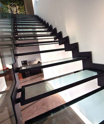 Gerade Treppe - KREMA - KOZAC - halbgewendelt / Holzstufen / Glasstufen