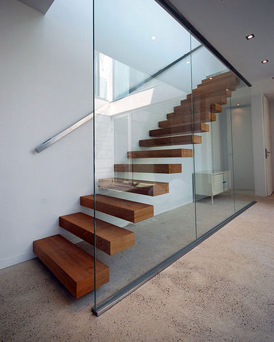Gerade Treppe - KONSOL - KOZAC - viertelgewendelt / Holzstufen / Glasstufen