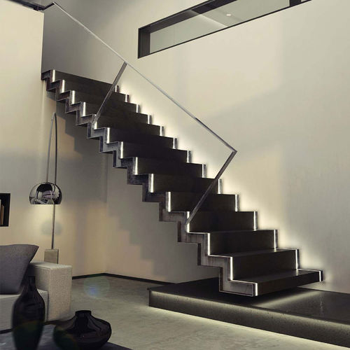 Gerade Treppe - SYNKRO  - KOZAC - viertelgewendelt / halbgewendelt / Holzstufen